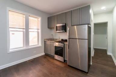 Main picture of 619 E Groveland Park
