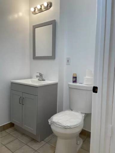 Main picture of 719 1/2 N St Andrews Pl