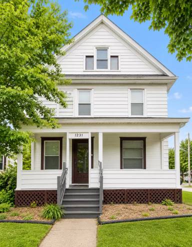 Main picture of 1231 8th St SE