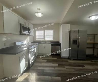 Main picture of 220 N Ashland Ave
