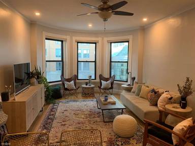 Main picture of 827 Boylston St