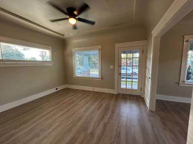 Main picture of 504 E Walnut St