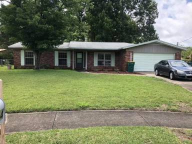 Main picture of 202 Devon Ct