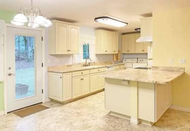 Main picture of 209 NE Azalea Dr