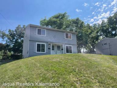 Main picture of 817 Clover St