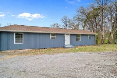 Main picture of 8017 Andersonville Pike