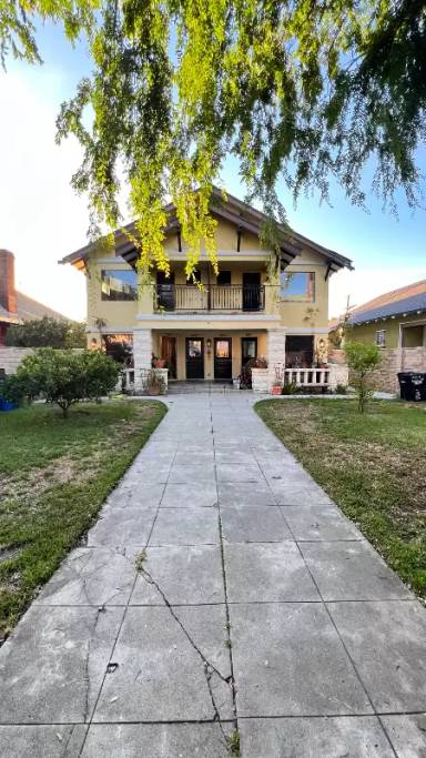 Main picture of 2631 Huron St