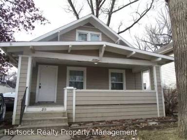 Main picture of 213 N Woodlawn Ave
