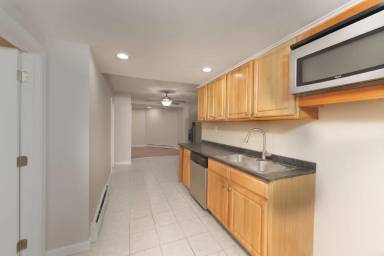 Main picture of 220 Willow St
