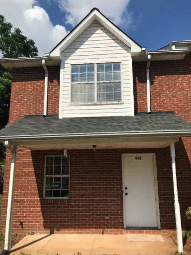 Main picture of 952 N Main St