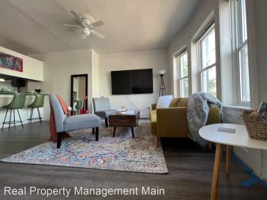 Main picture of 453 W Forest Ave