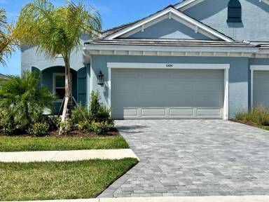 Main picture of 10064 Lake Wales Cir