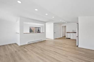 Main picture of 325 N 2nd St