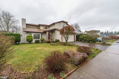 Main picture of 704 NE 159th Ct