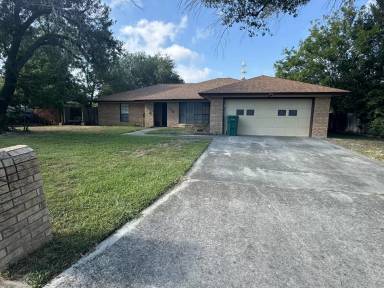 Main picture of 206 Redwood Cir