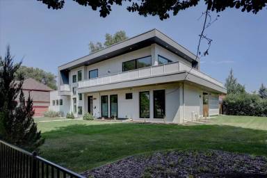 Main picture of 6435 E 6th Avenue Pkwy