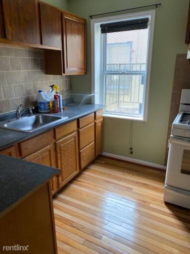Main picture of 831 E Chase St