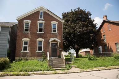 Main picture of 2219 Washington St