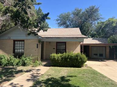 Main picture of 2404 33rd St
