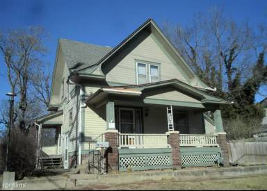 Main picture of 910 SW 3rd St