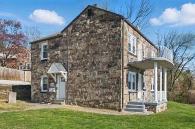 Main picture of 310 W Riverview Ave