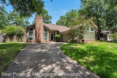 Main picture of 5423 Maple Square Dr