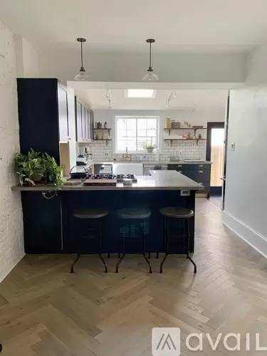 Main picture of 2365 E Cumberland St