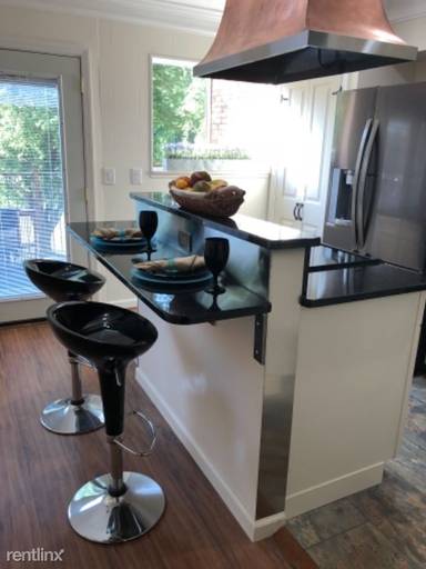 Main picture of 3085 Colonial Way