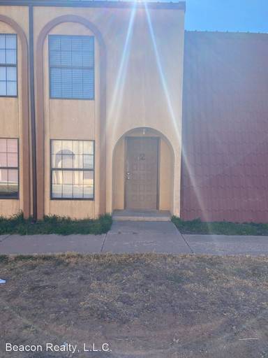 Main picture of 1608 W 15th Ln