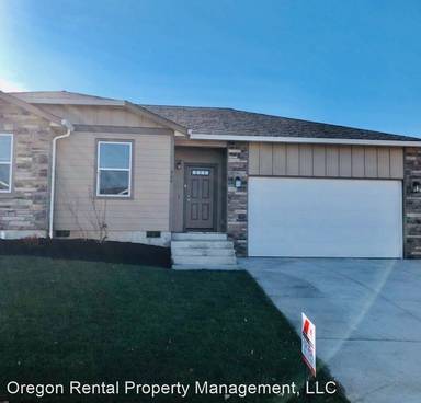 Main picture of 804 SE Pinto St
