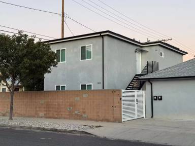 Main picture of 3621 W Victory Blvd