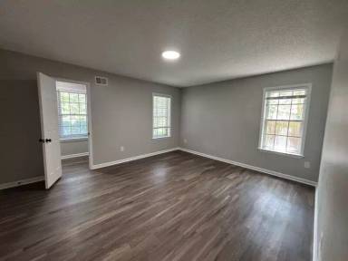 Main picture of 2541 Surrey Wood Dr