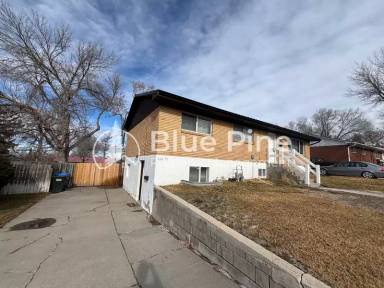 Main picture of 660 1/2 Park Ln