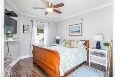 Main picture of 125 Hillcrest Pl