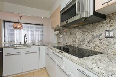 Main picture of 2232 Kapiolani Blvd