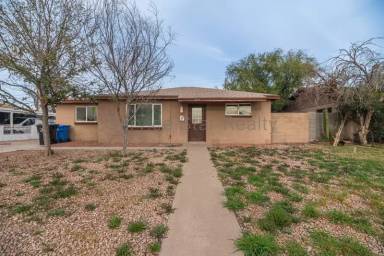 Main picture of 3034 W Lawrence Ln