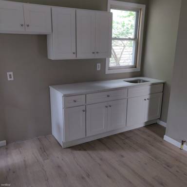 Main picture of 850 Grove St