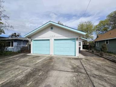 Main picture of 1022 W 9th St
