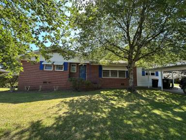 Main picture of 2703 Lakeridge Cir NW