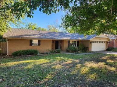 Main picture of 2107 E Foster Dr