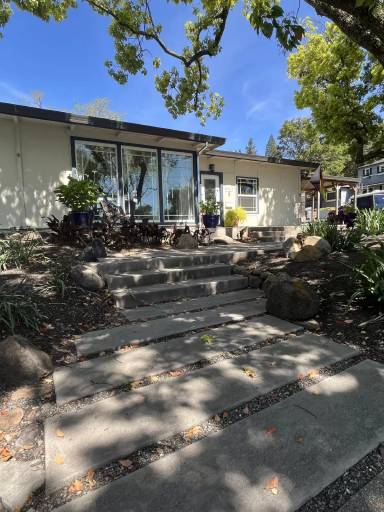Main picture of 1143 Crest Dr