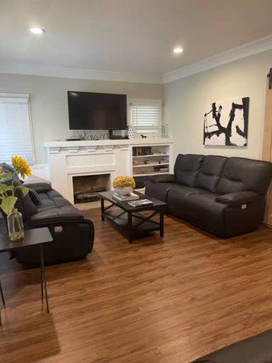 Main picture of 979 E Washington Blvd