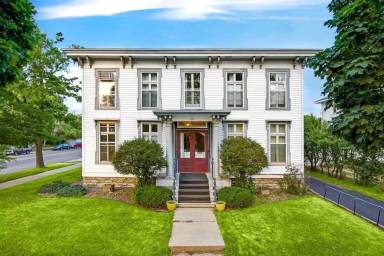 Main picture of 101 9th St S