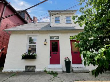 Main picture of 143 E Kossuth St