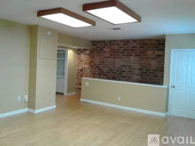Main picture of 214 S Center St