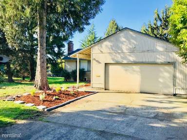 Main picture of 10741 NE Fremont St