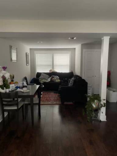 Main picture of 18 Albany Ave