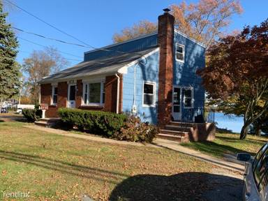Main picture of 594 Lake Shore Dr