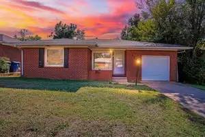 Main picture of 136 W Kerr Dr