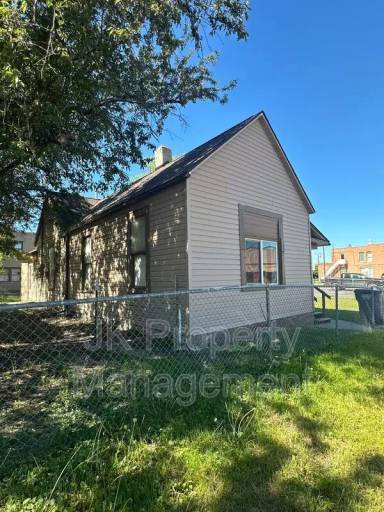 Main picture of 602 2nd Ave S